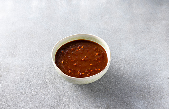 Certains classiques n’ont pas besoin d’être réinventés. C'est le cas de cette sauce teriyaki japonaise qui allie sucré, acide et une touche de gingembre pour accompagner la viande et le poisson.